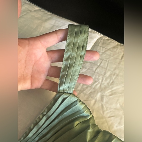 Abercrombie & Fitch Green Fitted Pleated Crop Tank Top - Picture 4 of 9